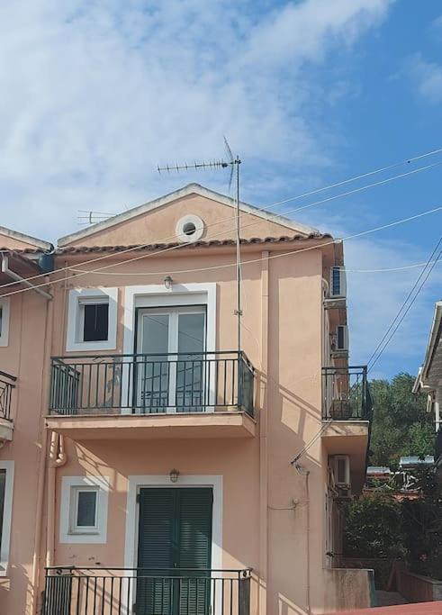 Colorful 2-Bedroom House In جايوس المظهر الخارجي الصورة