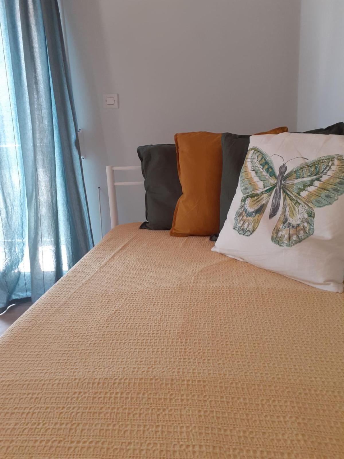 Colorful 2-Bedroom House In جايوس المظهر الخارجي الصورة